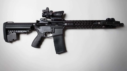 Từ quân sự đến chính thống: Sự phát triển của AR-15