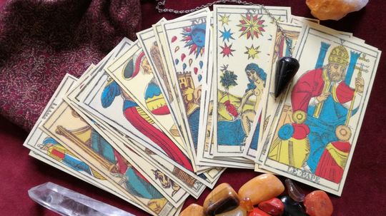 Ý nghĩa của Seven of Cups trong bài đọc bài Tarot