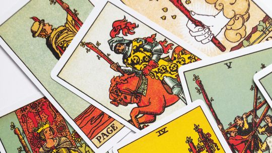 Hiệp sĩ kiếm: Ý nghĩa và giải thích lá bài Tarot