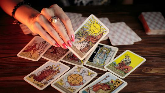 Giải Mã Bí Mật Lá Bài Tarot Mặt Trời Ý Nghĩa