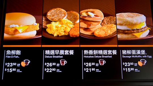 10 Món Khác Thường Trong Thực Đơn Quốc Tế Của McDonald's