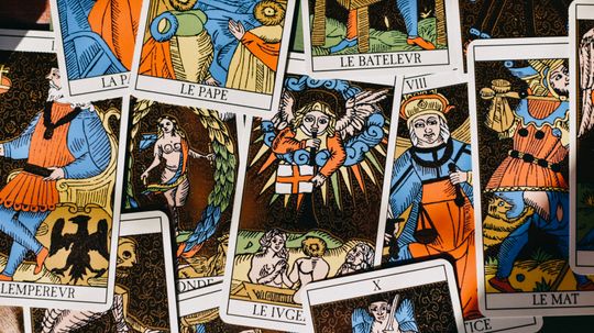 Khám Phá Ý Nghĩa Lá Bài Tarot Phán Quyết