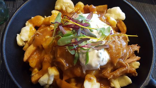 Poutine là thói quen ở Canada