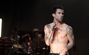 Adam Levine - trưởng nhóm tài hoa của Maroon 5: đi hát, đóng phim, làm HLV đều giỏi, fan girl rất yêu!