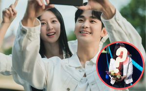 Phim của Kim Soo Hyun - Kim Ji Won mới lên sóng đã bị tẩy chay, vạ lây phốt chấn động của một người