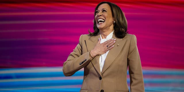 Kamala Harris chính thức chấp nhận đề cử tổng thống