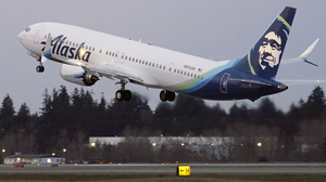 FAA ra lệnh hạ cánh một số máy bay Boeing 737 Max 9 sau sự cố của Alaska Airlines