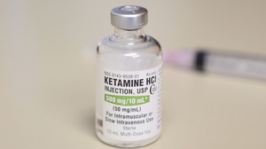 Ketamine, loại thuốc liên quan đến cái chết của nam diễn viên Matthew Perry là gì?