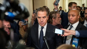 Fox News kéo xuống loạt phim khi Hunter Biden đe dọa kiện