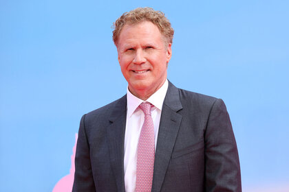 Will Ferrell ăn mặc như một chúa thời trung cổ để làm xấu hổ con trai mình tại buổi khiêu vũ: See Pic