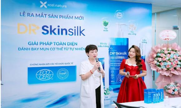 Bác sĩ da liễu chỉ rõ những hoạt chất trong mơ có trong Dr.Skinsilk của mọi làn da mụn