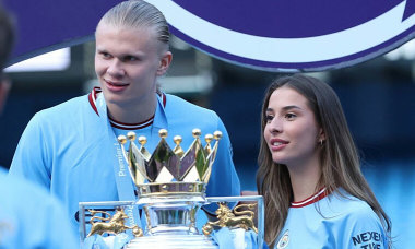 Bạn gái Haaland và dàn WAGs mừng Man City vô địch Ngoại hạng Anh