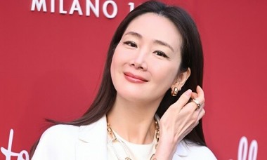 Choi Ji Woo khoe vẻ đẹp tuổi 49