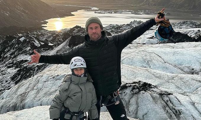 Chris Hemsworth đưa con gái tới vùng đất băng giá Iceland