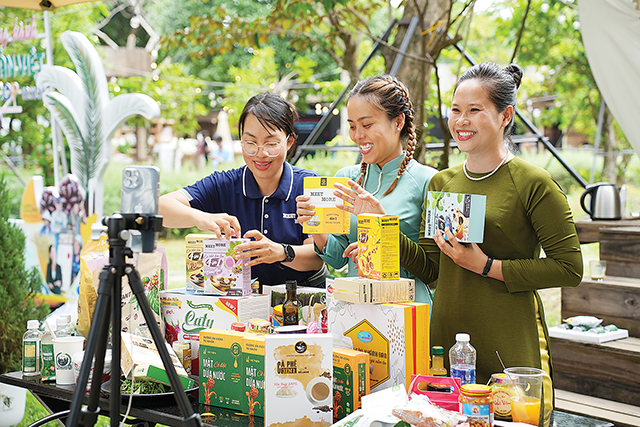 Livestream bán hàng trực tuyến: Đầu ra cho doanh nghiệp