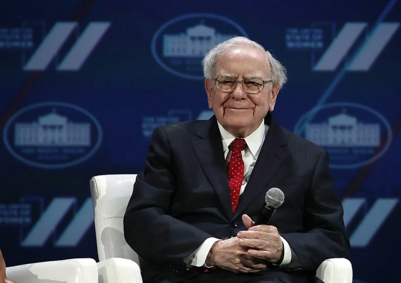 Công ty của Warren Buffett xả cổ phiếu Apple, đang nắm kỷ lục 277 tỷ USD tiền mặt