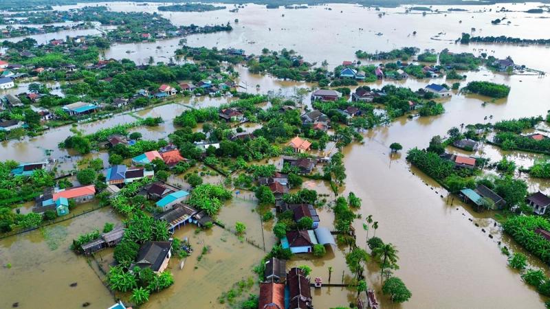 Vùng "rốn lũ" Hải Lăng hơn 1.800 ngôi nhà ngập trong nước lũ