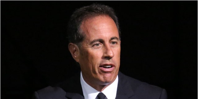 Jerry Seinfeld tham gia biểu tình chống Israel trong chương trình biểu diễn đứng-lên ở Úc