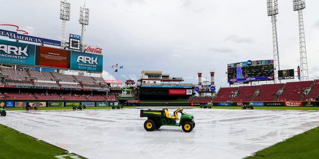 Thành viên của phi hành đoàn Cincinnati bị mắc kẹt trong mùa mưa