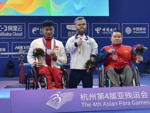 An hungers to lift Paralympics medal