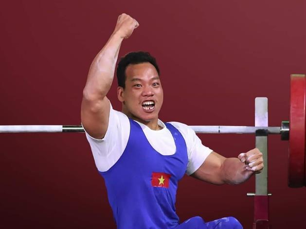 Powerlifters Công and Loan to carry national flag at Paralympics' opening ceremony