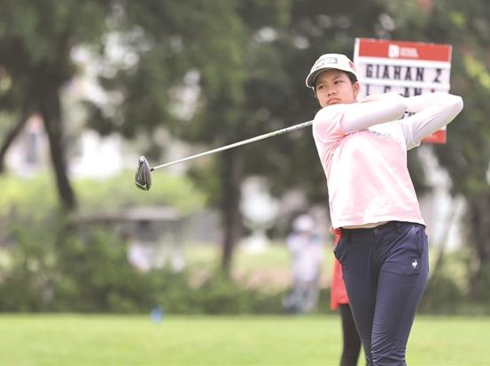 Teen golfer Gia Hân gets in the swing of things