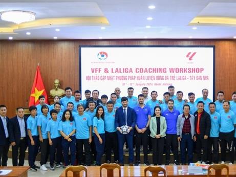 La Liga experts instruct, updated training methods for Vietnamese coaches