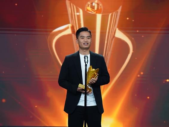 Victory Cup honours Thúy, Huy as the Best of Việt Nam in 2023