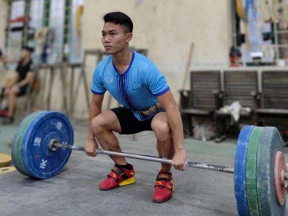 Young weightlifters expected to win world youth championship medals