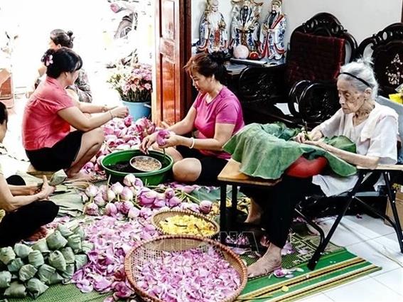 Hà Nội lotus-scented tea making craft listed among national intangible cultural heritage