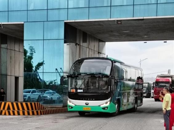 Passenger vehicles allowed to pass through Bắc Luân II Bridge in Quảng Ninh