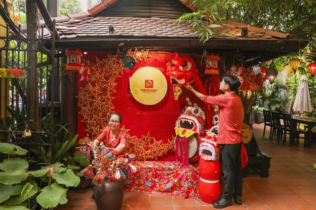 Hanoians and visitors enjoy a classic autumn atmosphere in the heart of Hà Nội