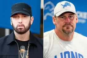 Eminem yêu cầu huấn luyện viên Dan Campbell của Detroit Lions đưa anh ấy vào trận đấu và 'Chỉ cần đưa cho tôi một bộ đồng phục'