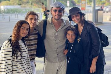 Con trai Levi của Matthew McConaughey đăng bài tưởng nhớ sinh nhật của nam diễn viên: 'Người đàn ông luôn ở đó vì chúng ta'