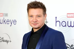 Jeremy Renner thừa nhận anh ấy 'lo lắng' khi trở lại làm việc với Thị trưởng Kingstown 1 năm sau tai nạn máy cày tuyết