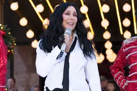 Cher tham gia Danh sách Jingle Ball NYC năm 2023 của iHeartRadio - Xem đội hình đầy đủ!