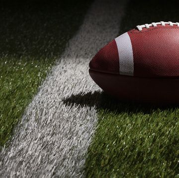 Tại sao sân cỏ nhân tạo của NFL lại gây tranh cãi đến vậy