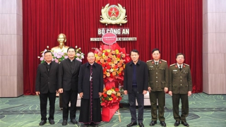 Archbishop of Hanoi Archdiocese extends Tet wishes to entire People's Public Security Forces