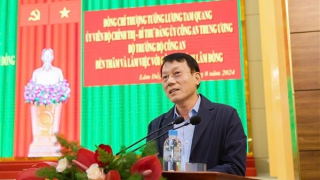 Minister Luong Tam Quang works with Lam Dong Provincial Police Department