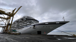 Luxury cruise ship brings 700 tourists to Da Nang