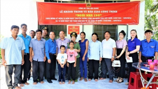 Hau Giang Provincial Police Department hands over compassion house to poor Khmer student’s family