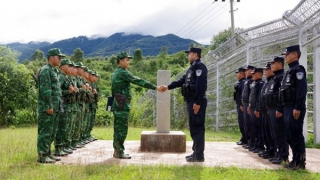 Border defence forces of Vietnamese, Chinese provinces hold joint patrol