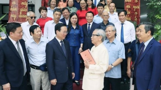 President attends introduction ceremony of book about great poet Nguyen Du