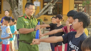 Police officers teach local children martial arts in Thua Thien Hue border area