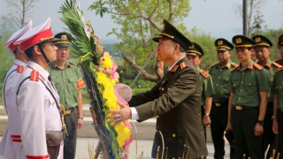 Minister To Lam pays tribute to Dien Bien Phu’s heroic martyrs