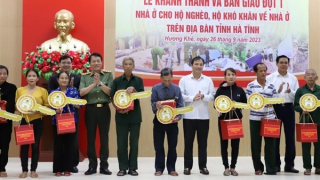 Ministry of Pulic Security handed over 600 new homes to poor households in Ha Tinh