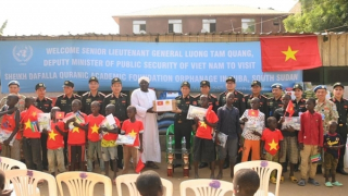 Deputy Minister Luong Tam Quang visits orphanage center in Republic of South Sudan