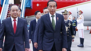 Indonesian President arrives in Hanoi, beginning State visit to Vietnam