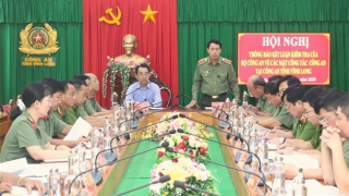 Deputy Minister Le Quoc Hung inspects task performance of Vinh Long provincial police