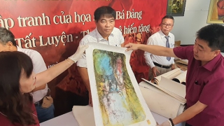 Danang city receives huge artworks collection